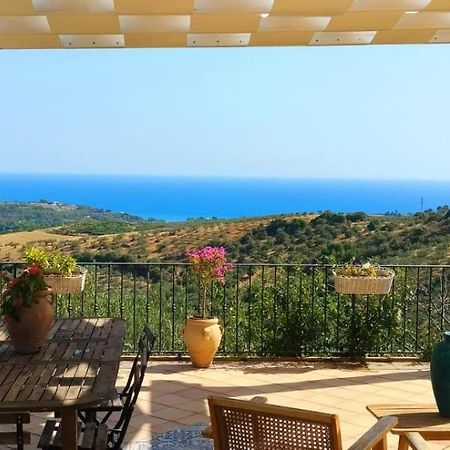 Villa Immersa In Oliveto Vista Mare Шака Екстериор снимка
