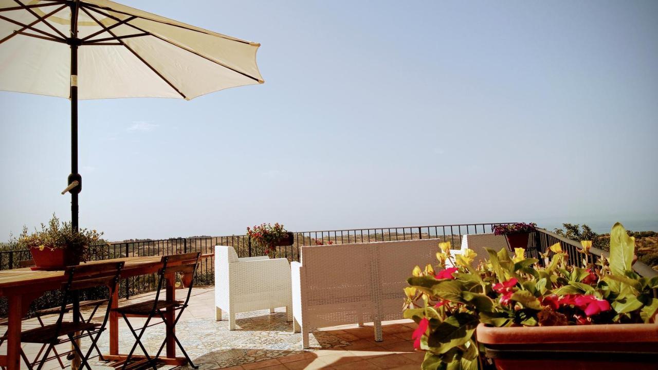 Villa Immersa In Oliveto Vista Mare Шака Екстериор снимка