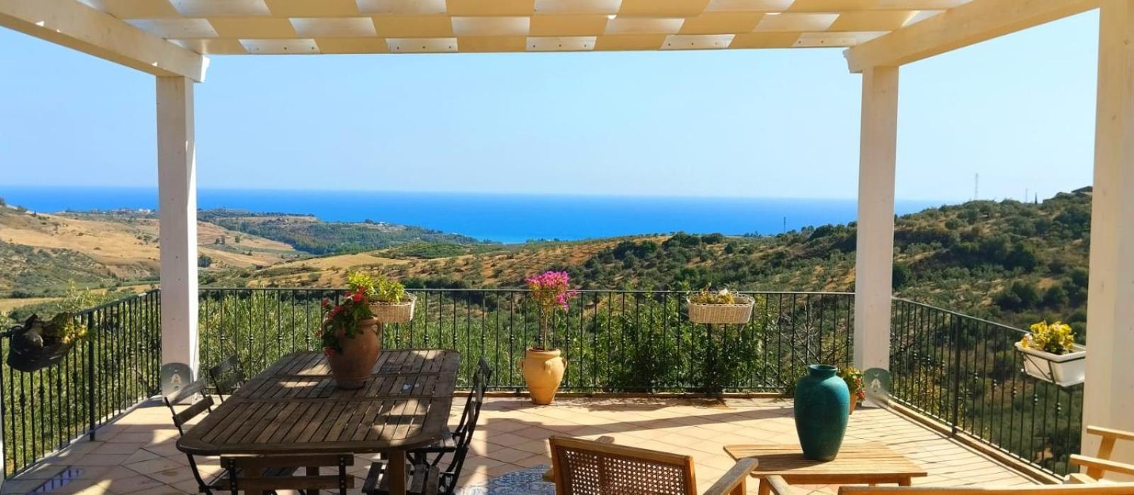 Villa Immersa In Oliveto Vista Mare Шака Екстериор снимка