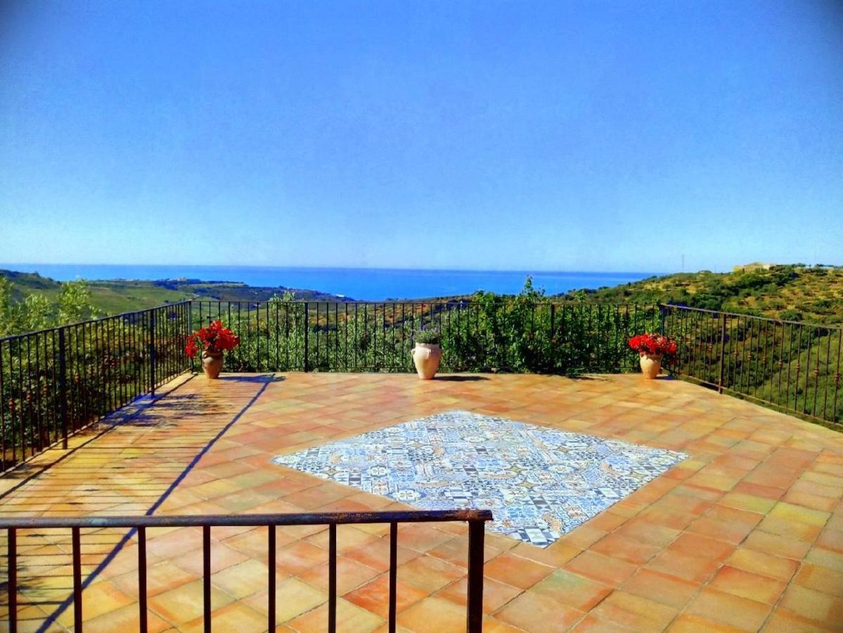 Villa Immersa In Oliveto Vista Mare Шака Екстериор снимка